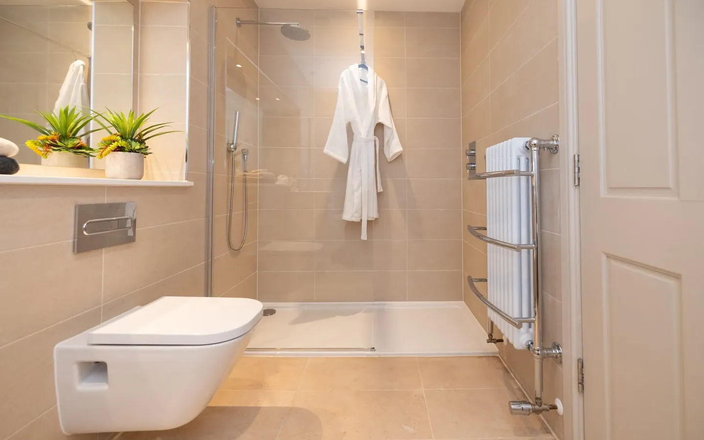 Battenhall House Apartment 5 Bathroom