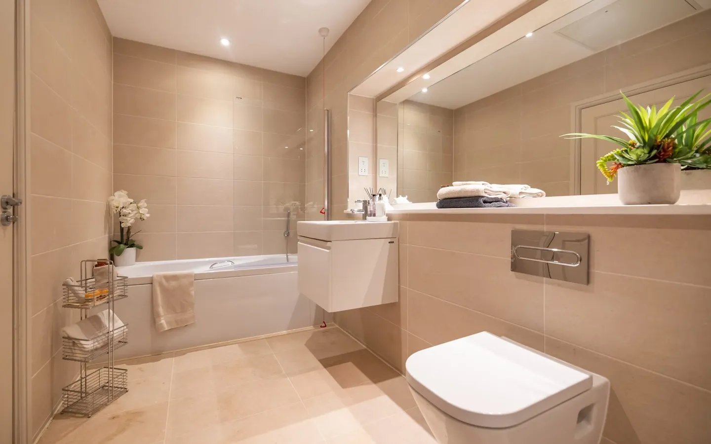 Battenhall House Apartment 5 Bathroom