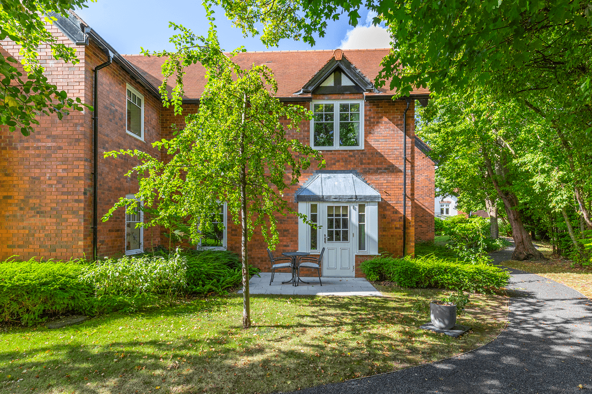 The Red House Apartment 8 External