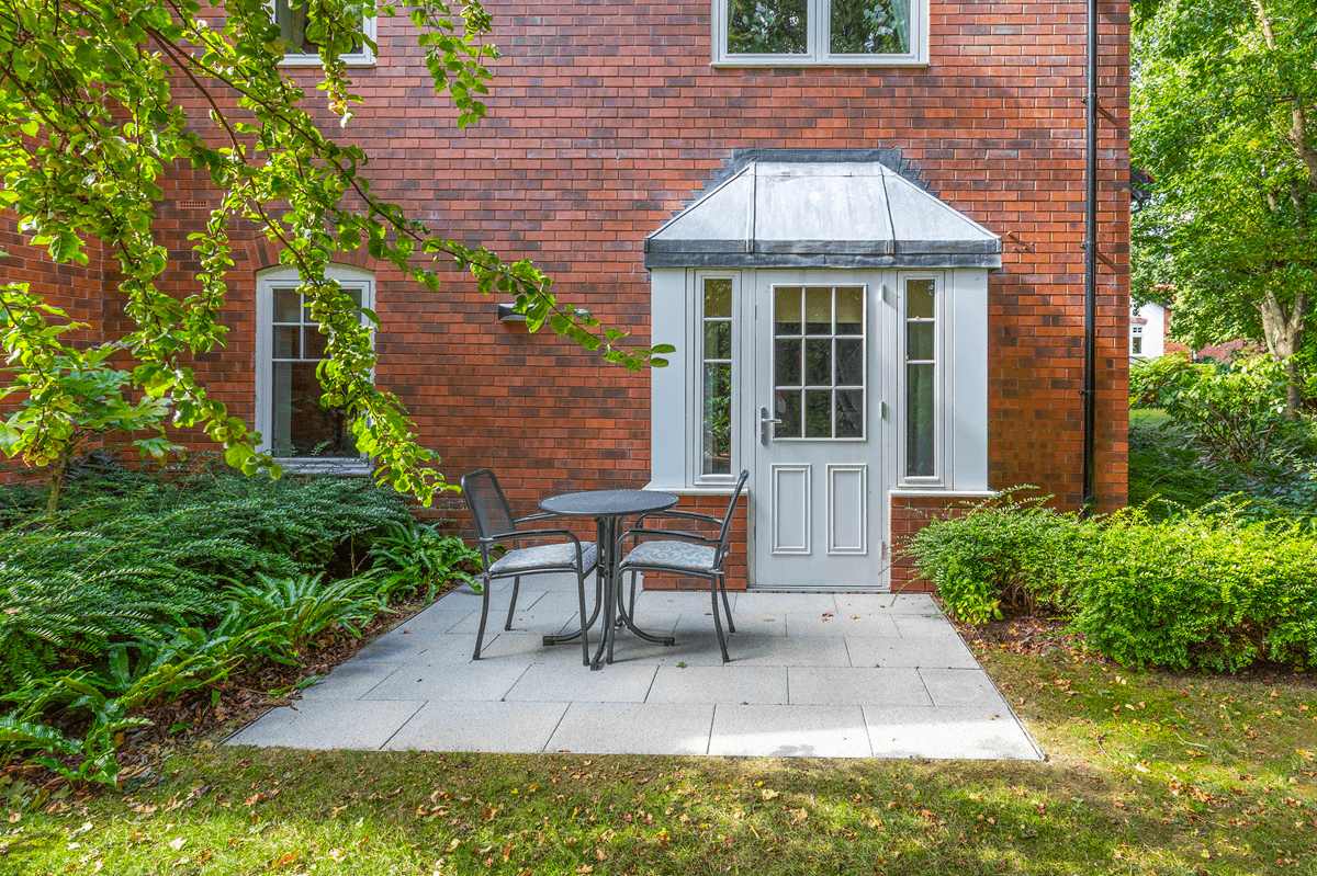 The Red House Apartment 8 External