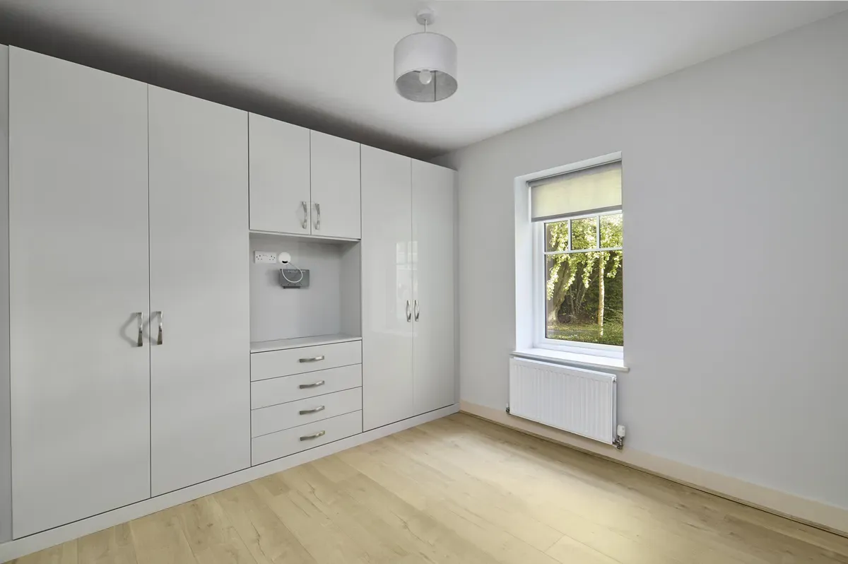 The Red House Apartment 8 Bedroom