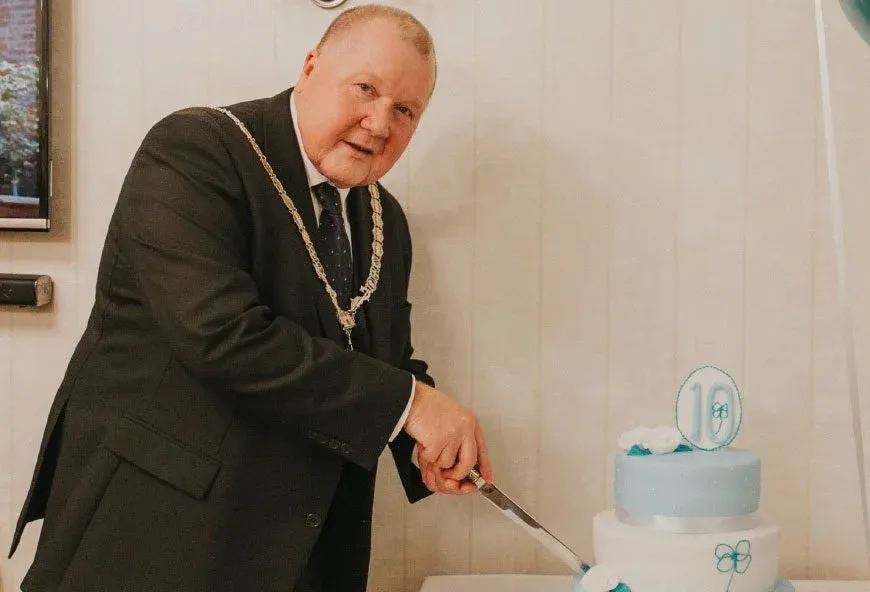 Deputy Lord Mayor of Chester cutting a cake