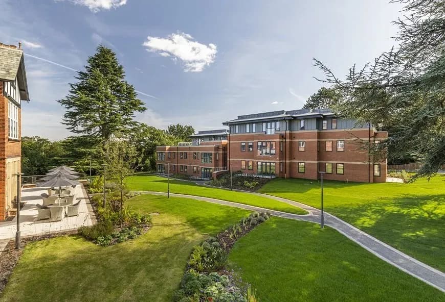 Richmond Apartment 49 External