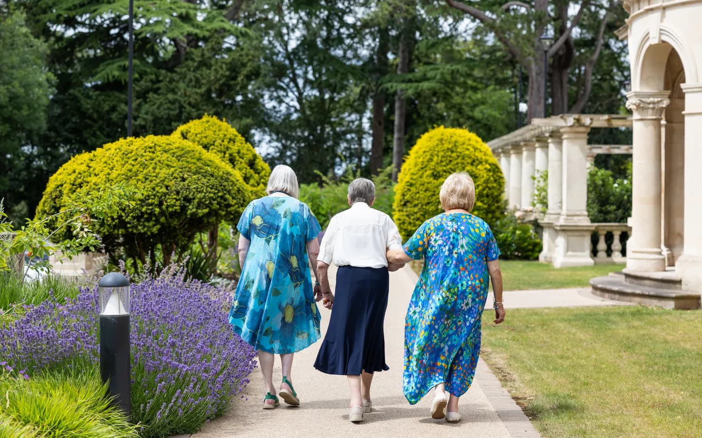 Women walking outside at Mount Battenhall