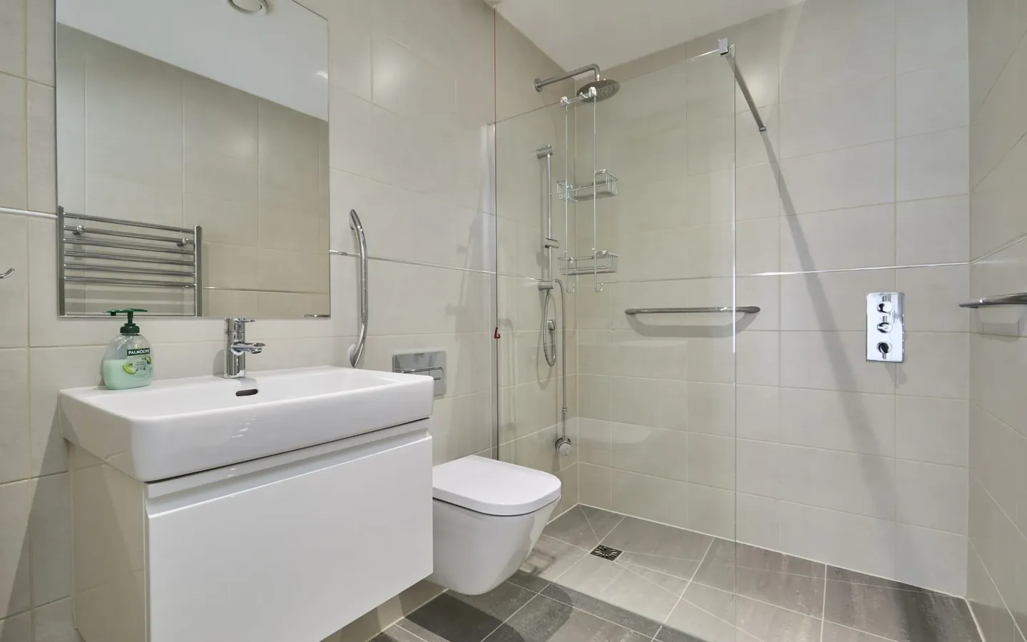 Rosedale Apartment 32 Bathroom