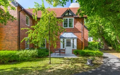 The Red House Apartment 8 External