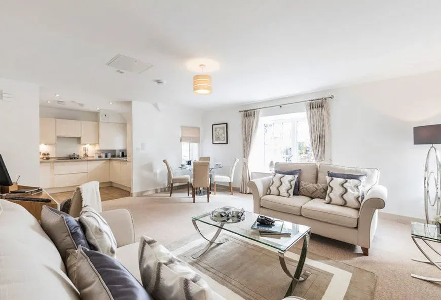 A living room/kitchen with a sofa and coffee table