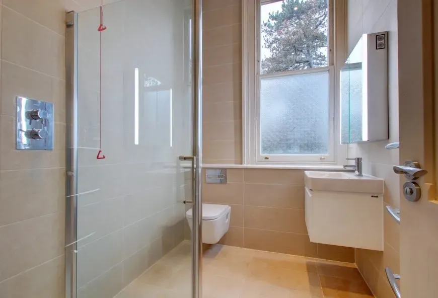 Battenhall House Apartment 4 Bathroom