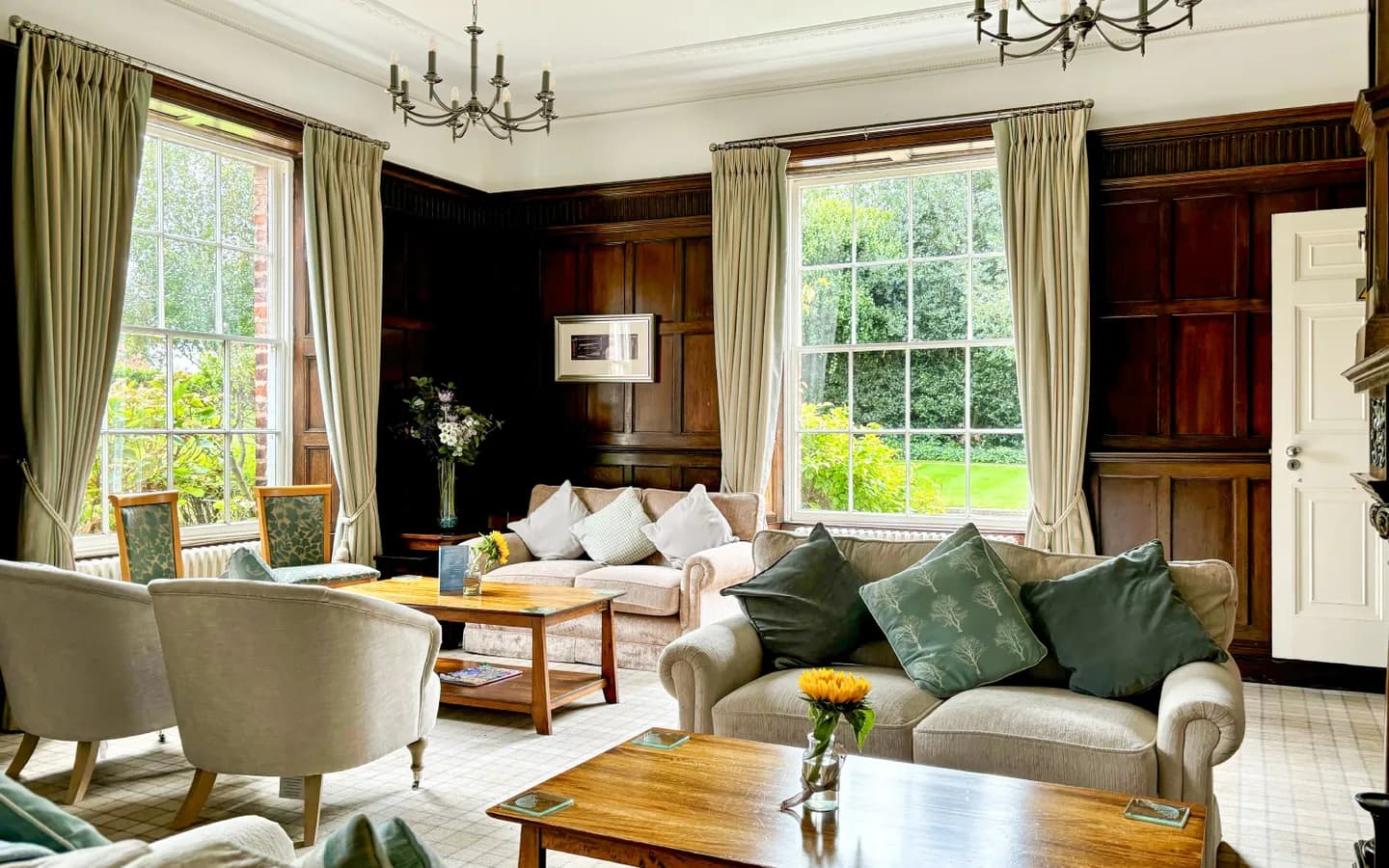 Boughton Hall library and lounge