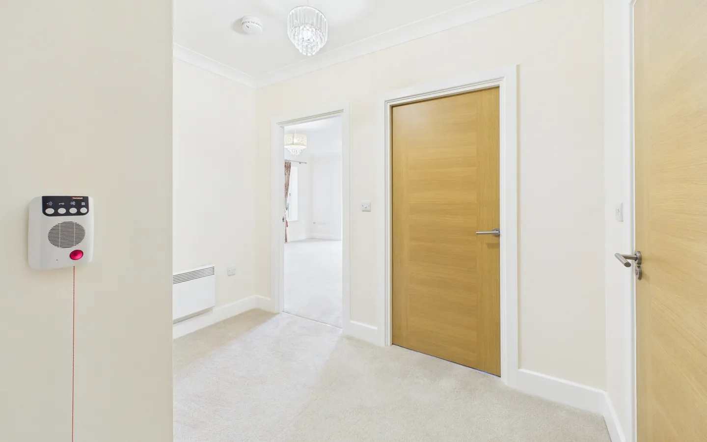 Boughton Hall, Cheshire Apt 10 Hallway