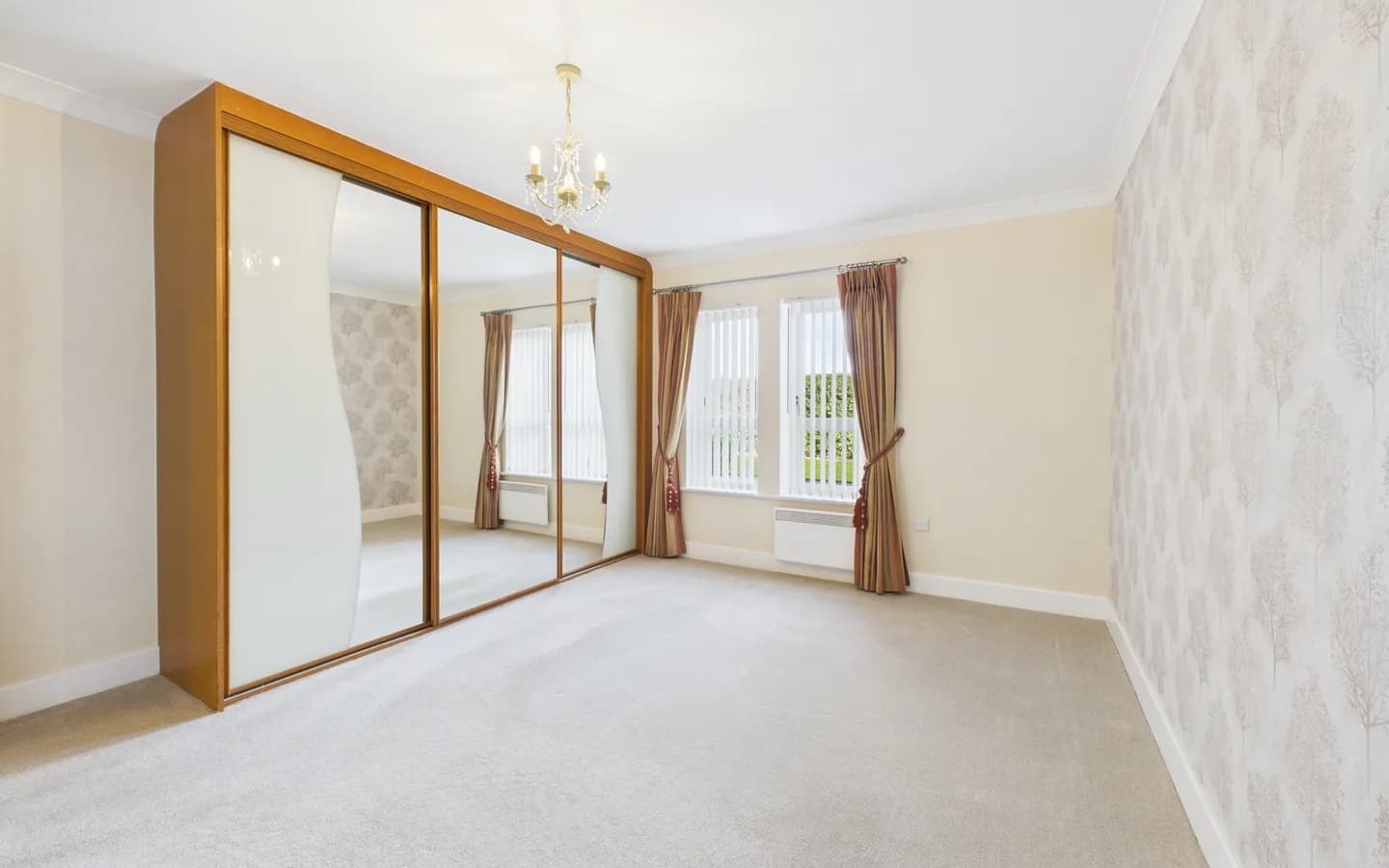 Boughton Hall, Cheshire Apt 10 Bedroom