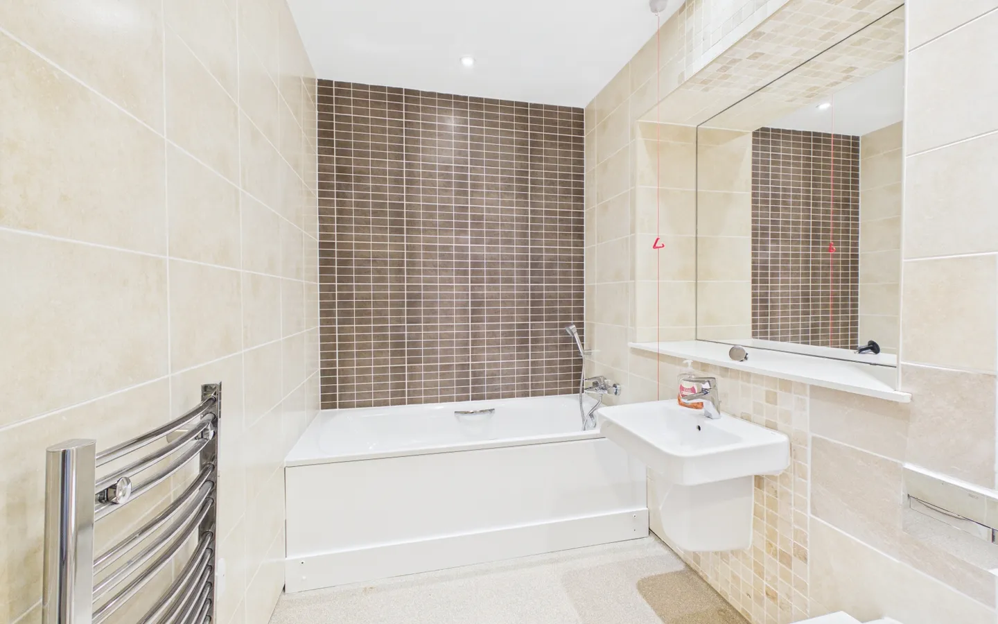 Separate bathroom in Apartment 25, Boughton Hall