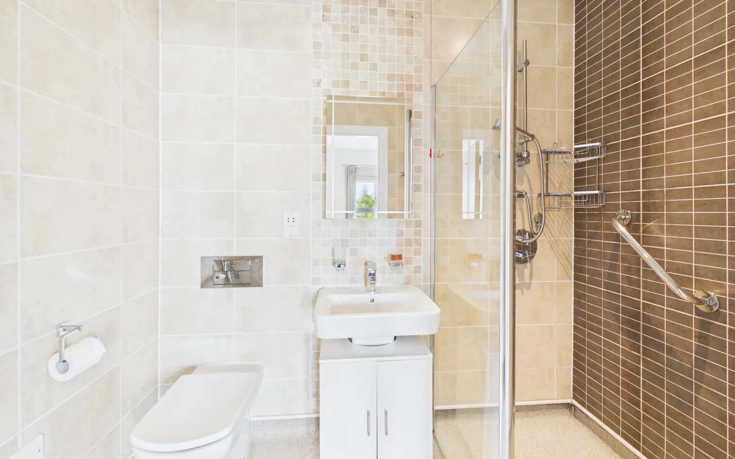 Apartment 34 Boughton Hall, en-suite shower room
