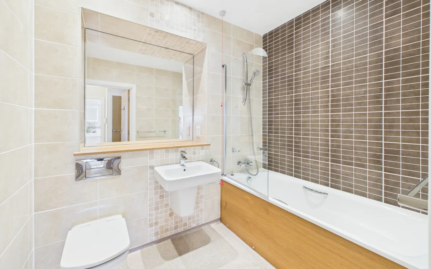 Apartment 26, Boughton Hall, bathroom