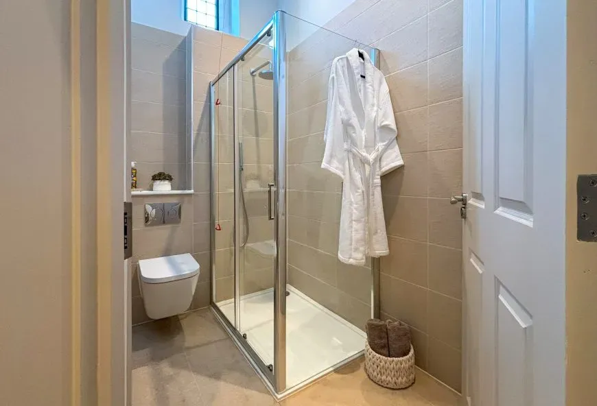 The Stables Apartment 1 bathroom