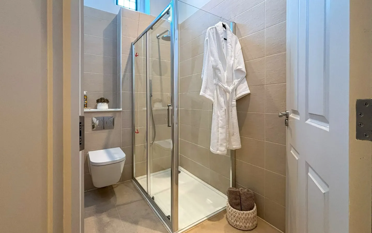 The Stables Apartment 1 Shower