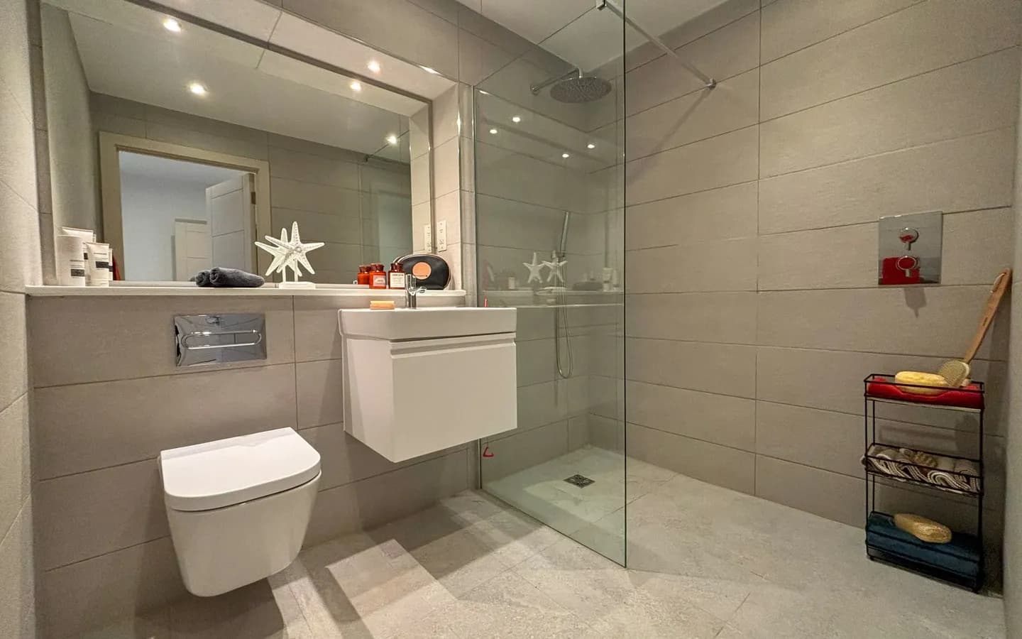 The Astley Apartment 5 Bathroom