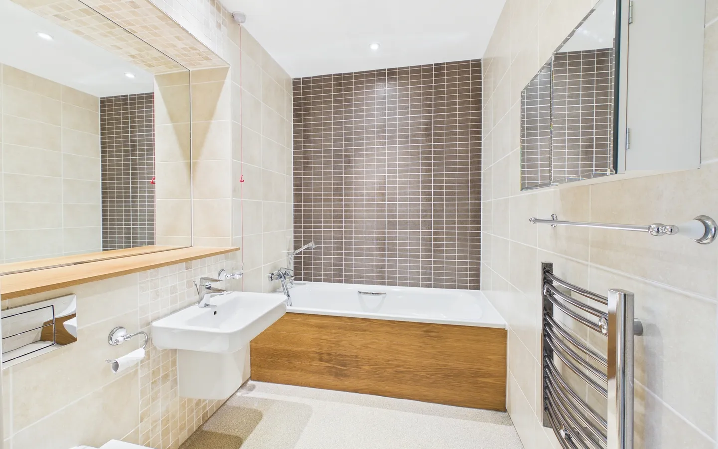 Rowton Apartment 42 Bathroom