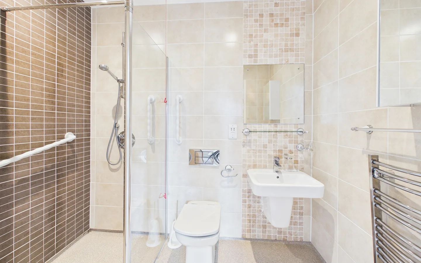 Rowton Apartment 42 Bathroom